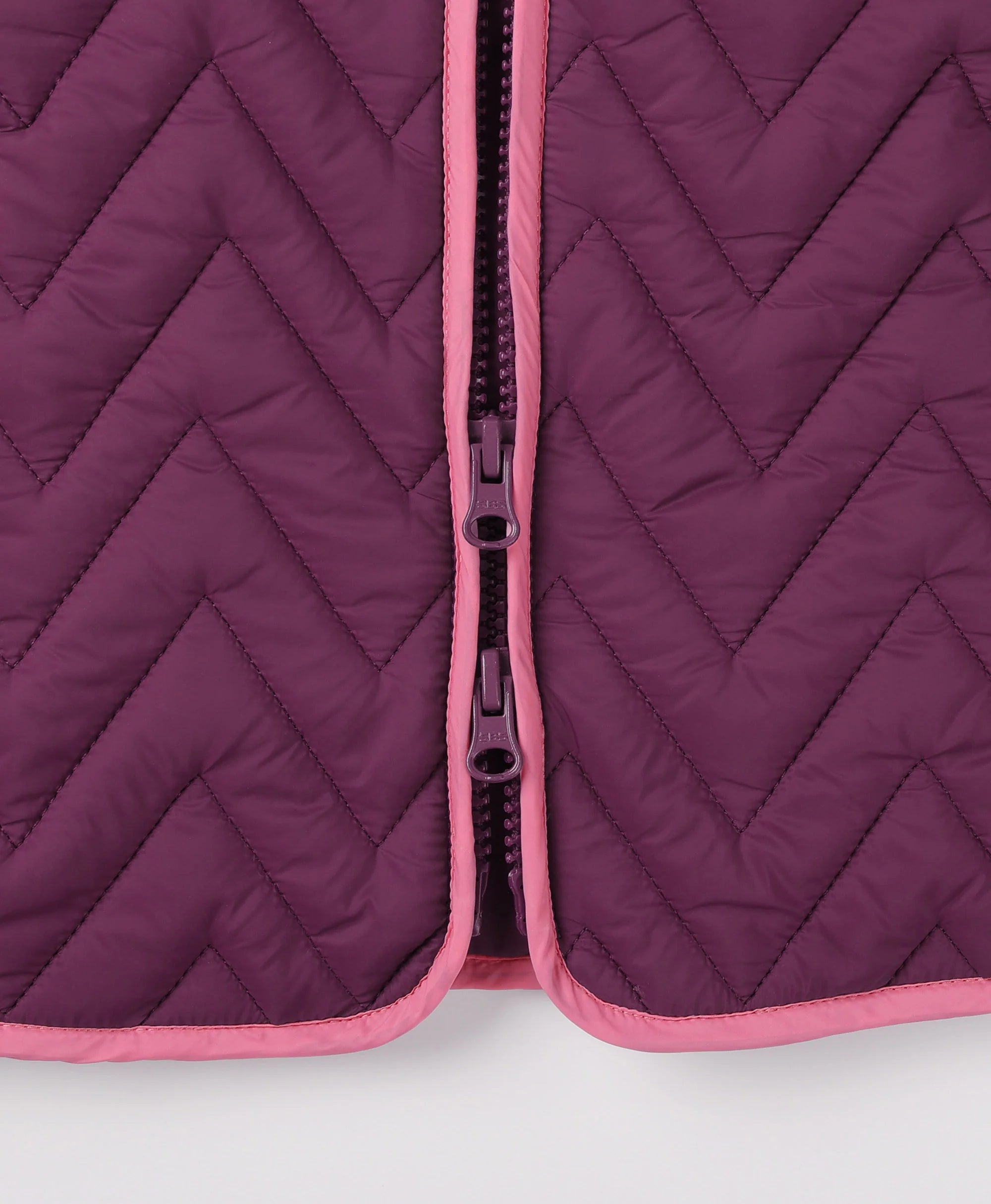 ORORO Heated Women's Heated Chevron Quilted Vest - Image 11
