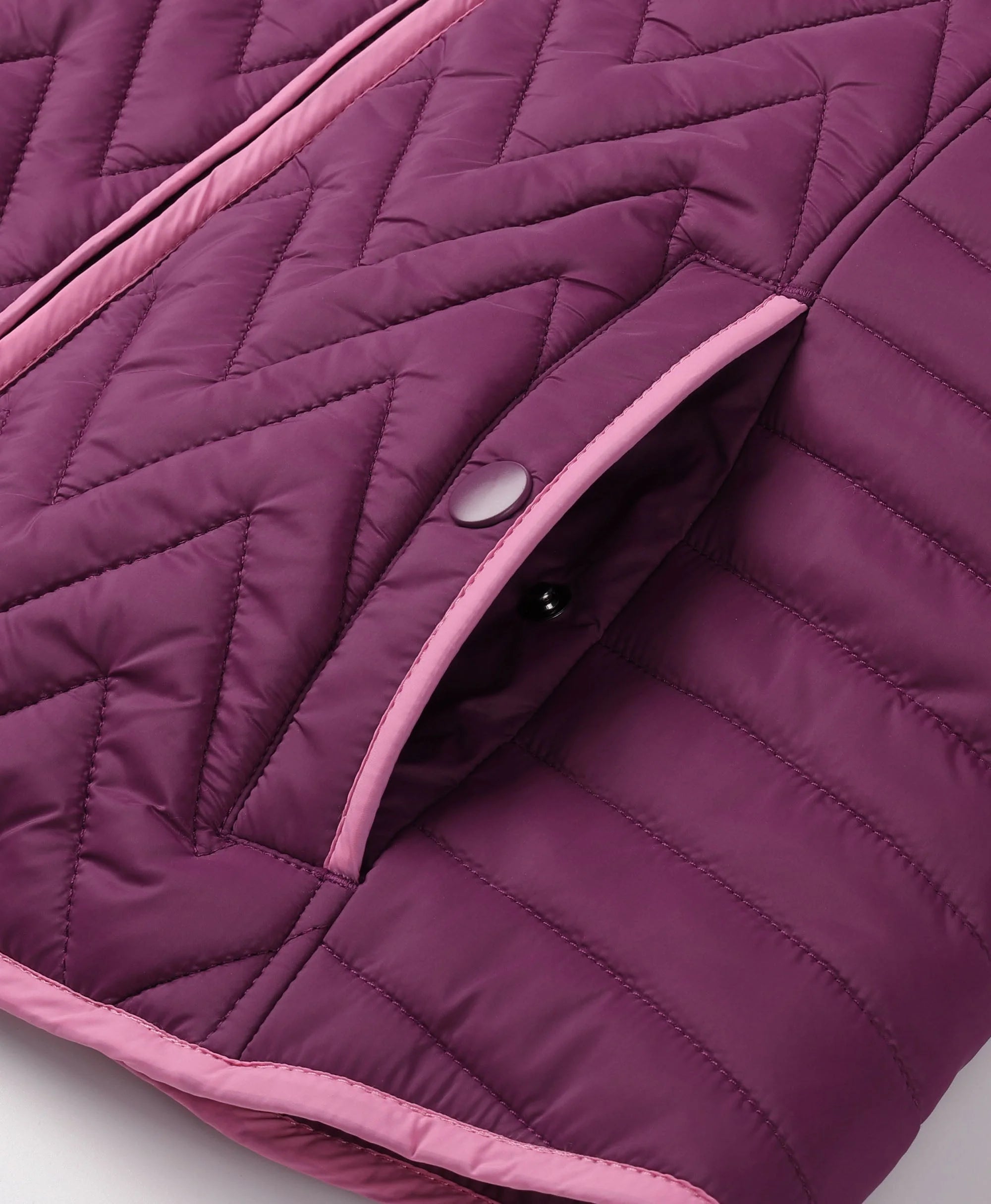 ORORO Heated Women's Heated Chevron Quilted Vest (Apparel Only) - Image 10