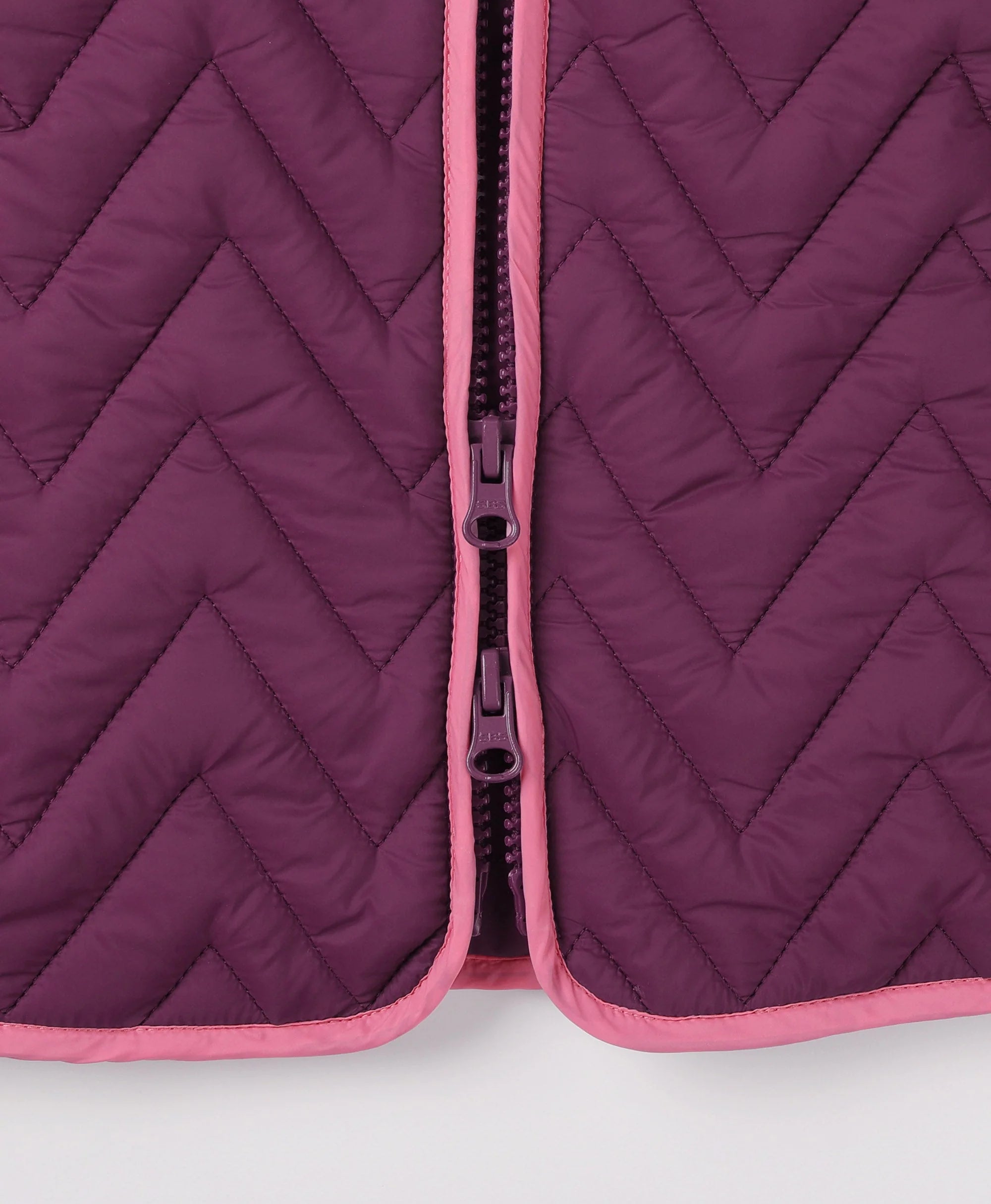 ORORO Heated Women's Heated Chevron Quilted Vest (Apparel Only) - Image 11
